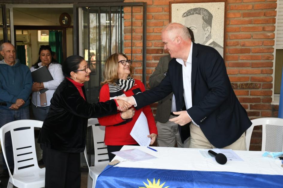 Firma de convenio social en Asoc. Pro Hogar de Ancianos Dr. Luis Mazza