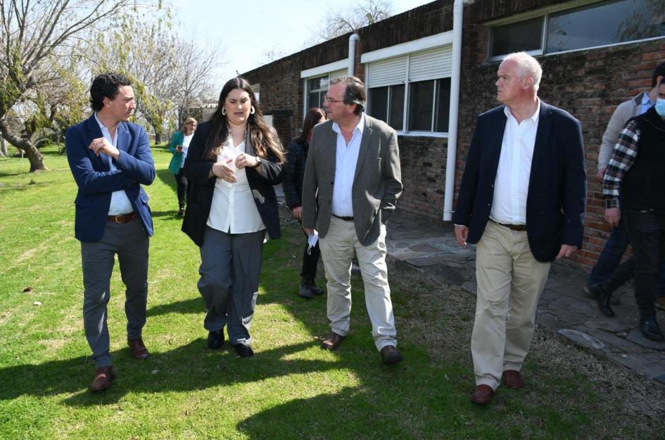 Firma de convenio social en Asoc. Pro Hogar de Ancianos Dr. Luis Mazza