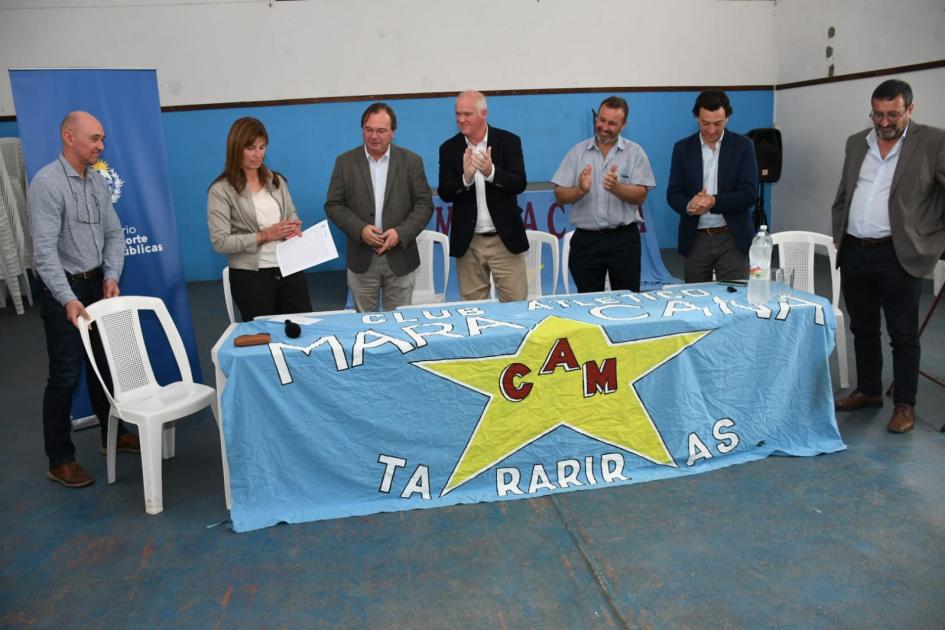 Firma de convenio social en Club A. Maracaná Firma de convenio social en Club A. Maracaná