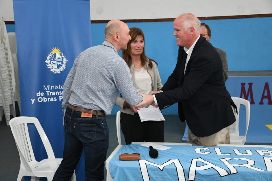 Firma de convenio social en Club A. Maracaná