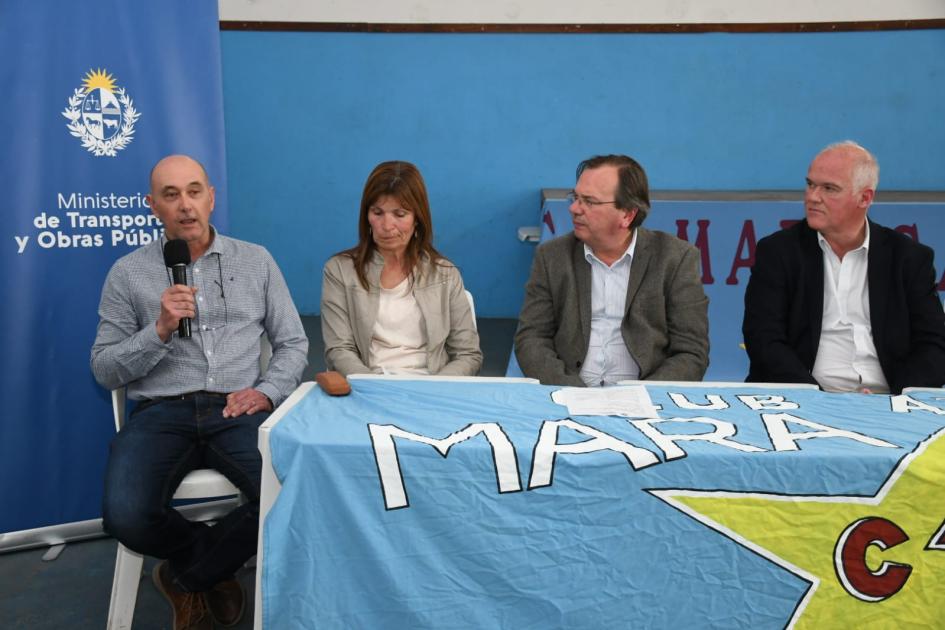 Firma de convenio social en Club A. Maracaná