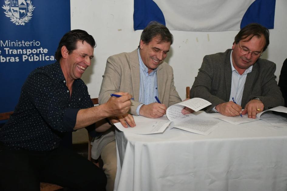 Firma de convenio social en Wanderers Football Club