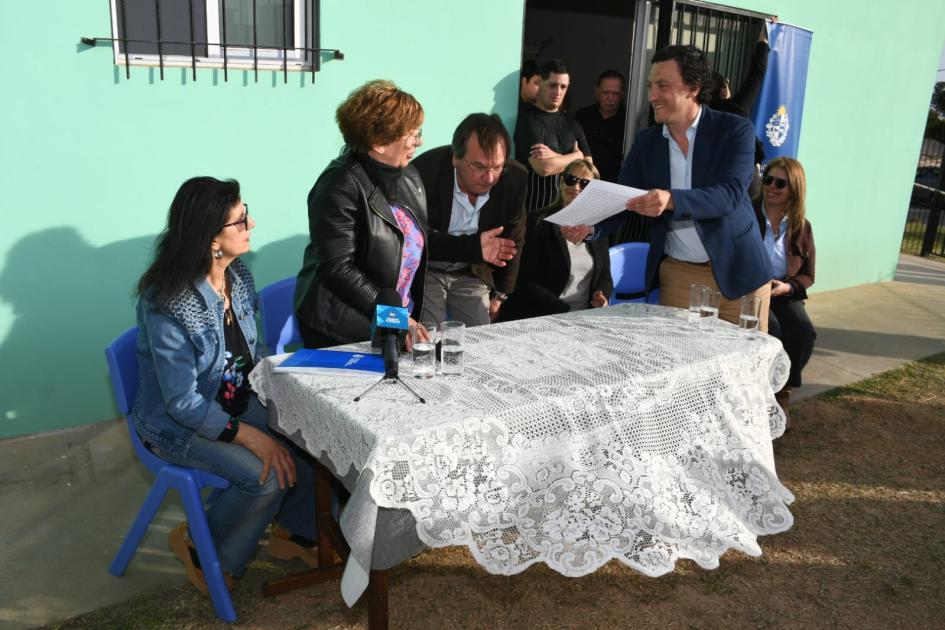 Firma de convenio social en ONG Crecer con Futuro Firma de convenio social en ONG Crecer con Futuro