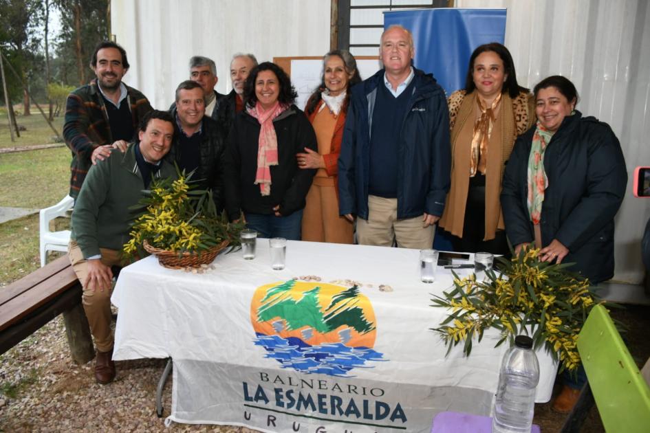 Firma de convenio social Comisión Fomento y Turismo La Esmeralda