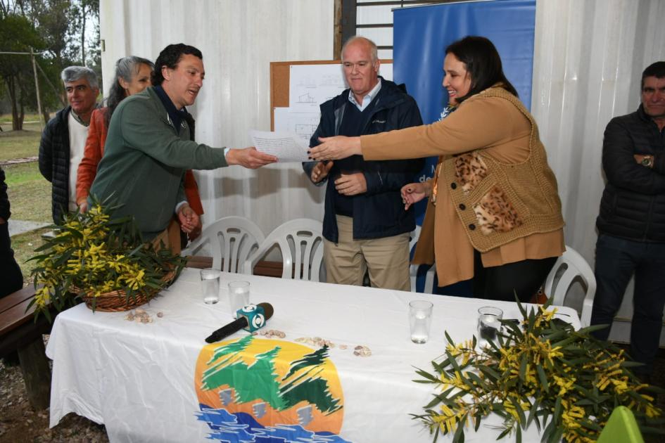 Firma de convenio social Comisión Fomento y Turismo La Esmeralda