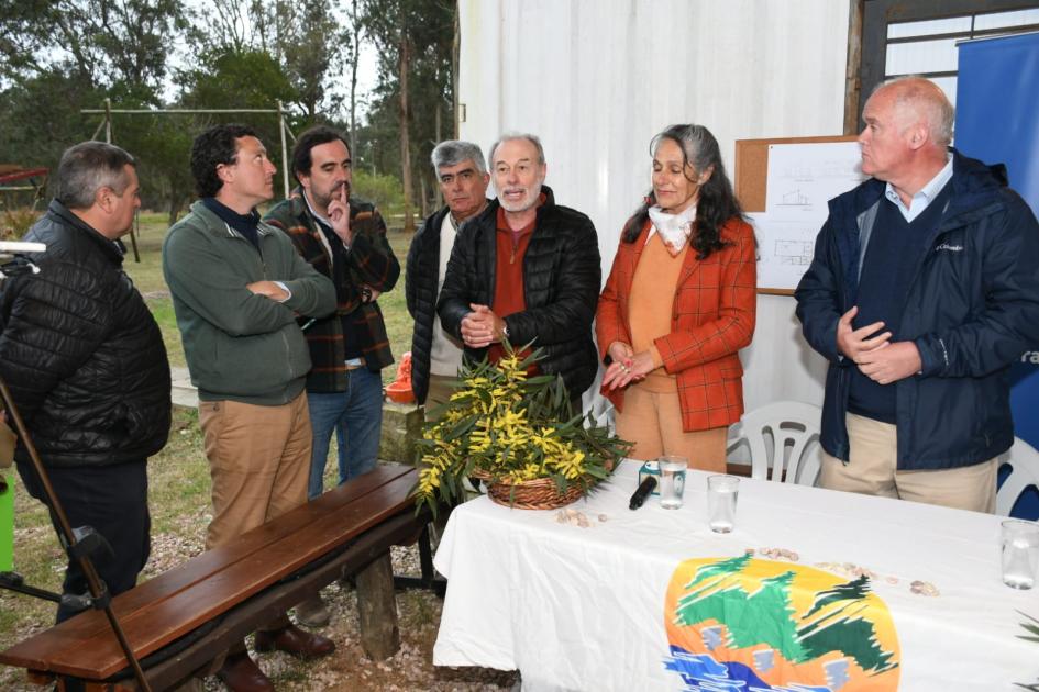 Firma de convenio social Comisión Fomento y Turismo La Esmeralda