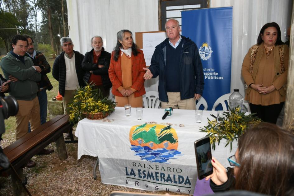 Firma de convenio social Comisión Fomento y Turismo La Esmeralda