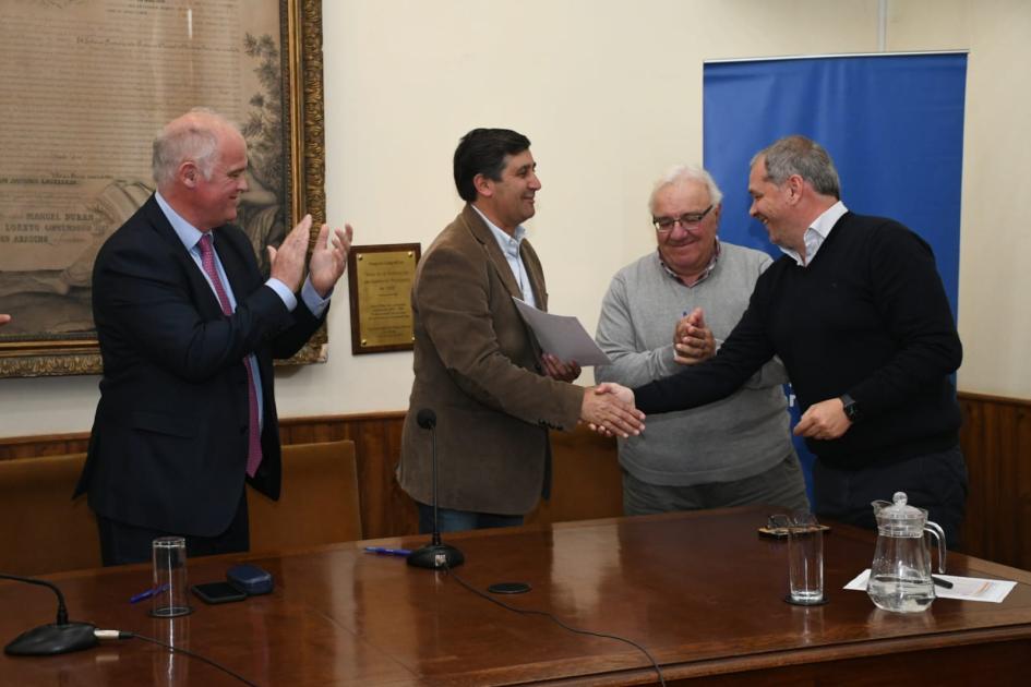 Firma de convenio con la Sociedad de Productores de Leche Firma de convenio con la Sociedad de Productores de Leche