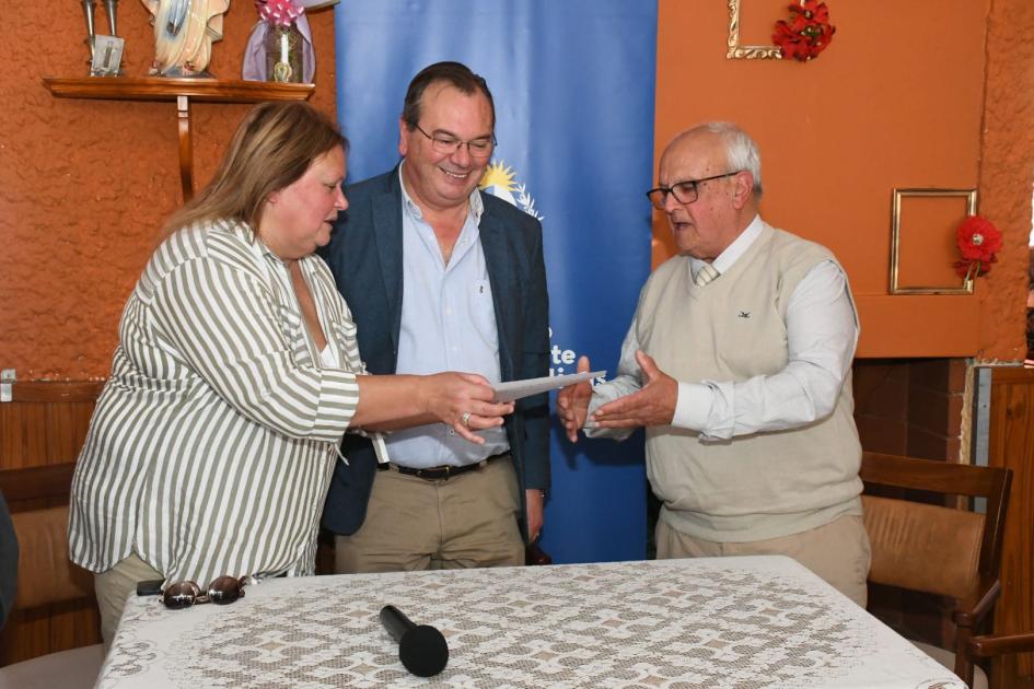 Firma de convenio con la Asoc. Pro Hogar de Ancianos Firma de convenio con la Asoc. Pro Hogar de Ancianos