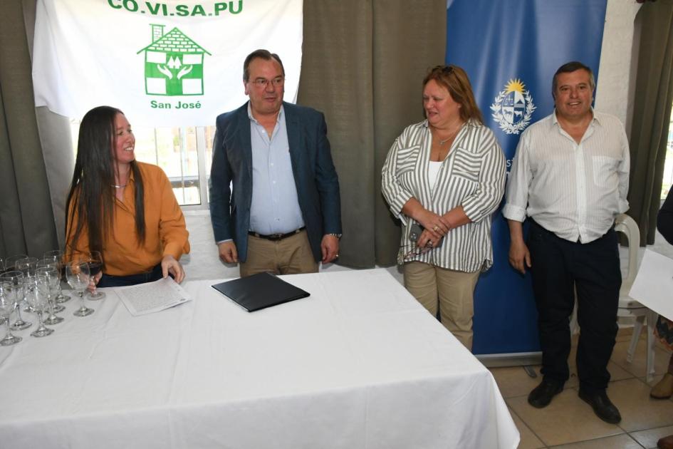 Firma de convenio con COVISAPU