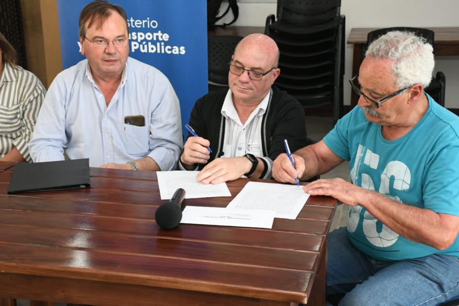 Firma de convenio con Unión Ciclista Maragata Firma de convenio con Unión Ciclista Maragata