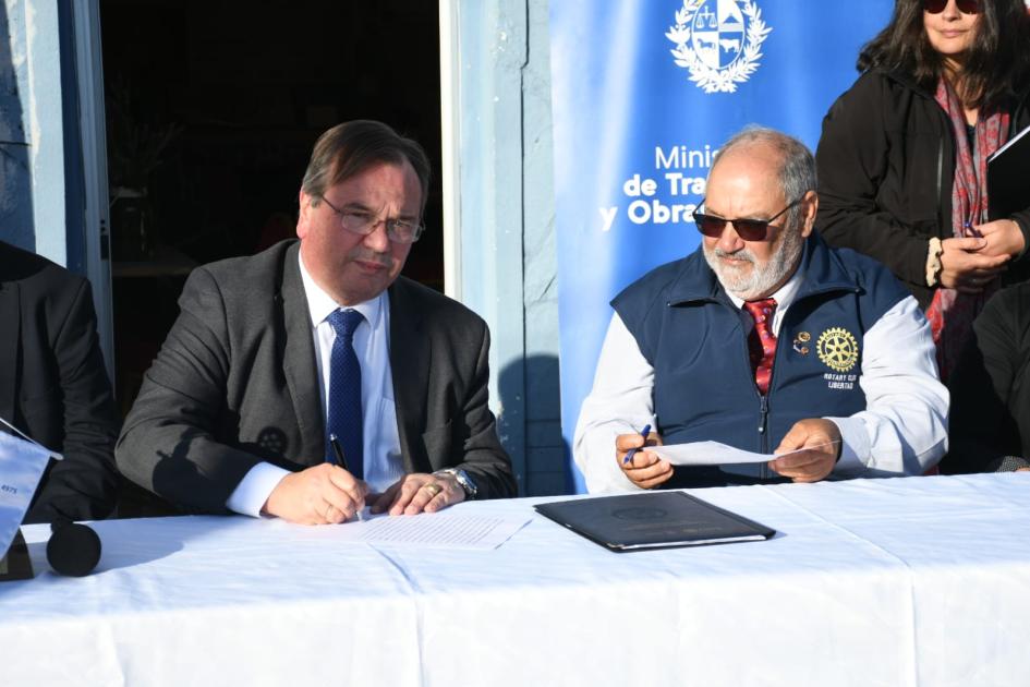 Firma de convenio social con Rotary Club de Libertad