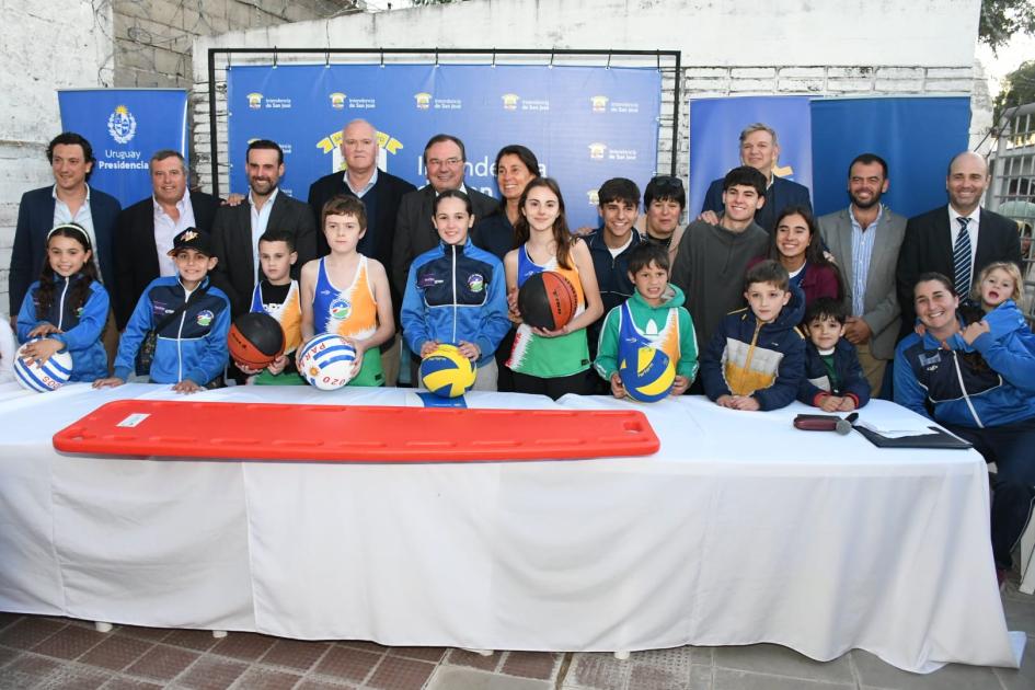 Firma de convenio interinstitucional en Plaza de Deportes de Libertad