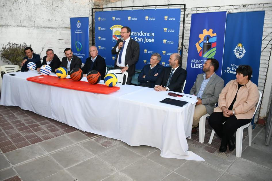 Firma de convenio interinstitucional en Plaza de Deportes de Libertad Firma de convenio interinstitucional en Plaza de Deportes de Libertad