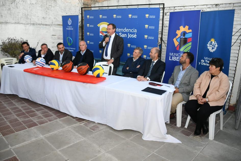 Firma de convenio interinstitucional en Plaza de Deportes de Libertad