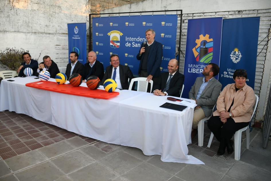 Firma de convenio interinstitucional en Plaza de Deportes de Libertad