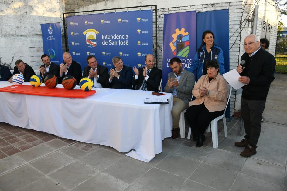 Firma de convenio interinstitucional en Plaza de Deportes de Libertad Firma de convenio interinstitucional en Plaza de Deportes de Libertad