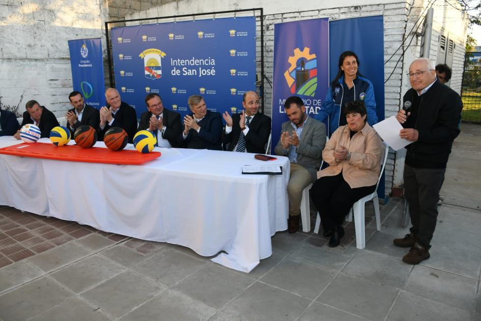 Firma de convenio interinstitucional en Plaza de Deportes de Libertad