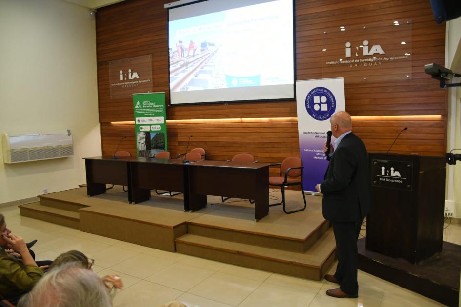 Subsecretario en el evento "Transformación mecánica de maderas en Uruguay: actualidades y desafíos" Subsecretario en el evento "Transformación mecánica de maderas en Uruguay: actualidades y desafíos"
