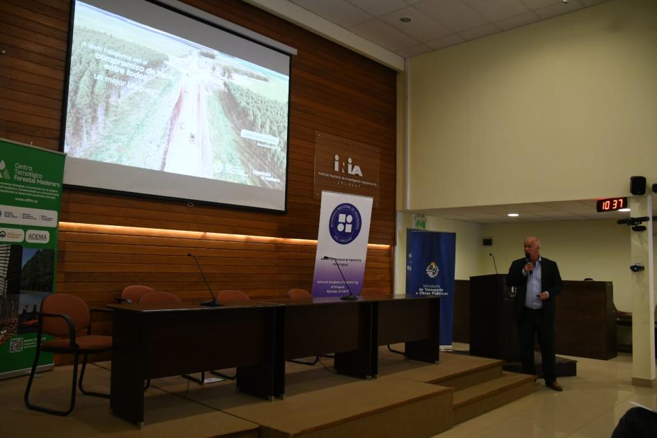 Subsecretario en el evento "Transformación mecánica de maderas en Uruguay: actualidades y desafíos" 