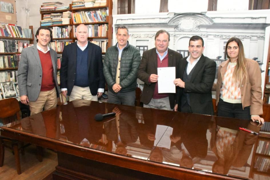 Firma de convenio social en Club Minas Firma de convenio social en Club Minas