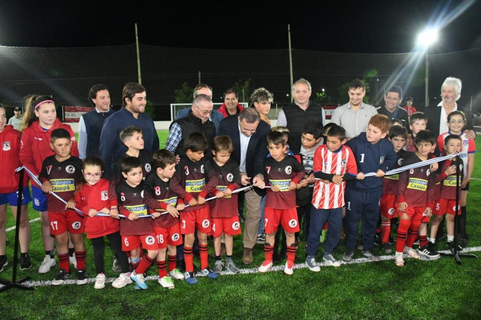 Inauguración de cancha en I.A. El Inca