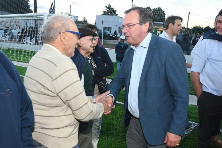 Inauguración de cancha en I.A. El Inca