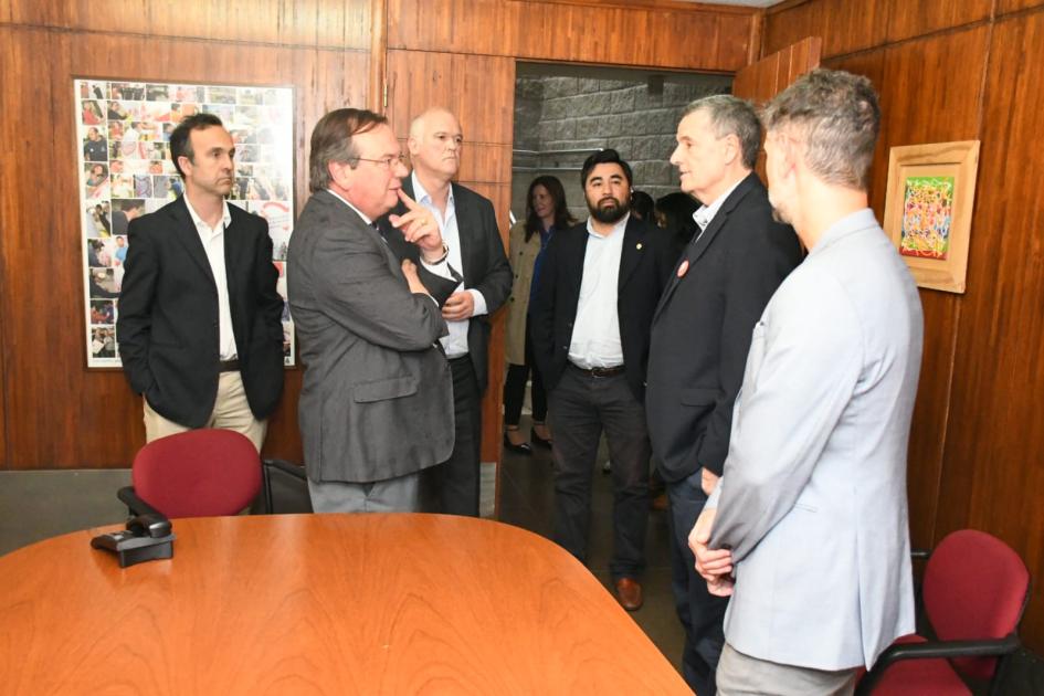 Firma de convenio social entre MTOP y Fundación Teletón Firma de convenio social entre MTOP y Fundación Teletón