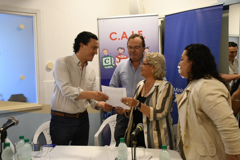 Firma de convenio social con la Asociación Civil para la integración del adulto mayor de Cerro Largo