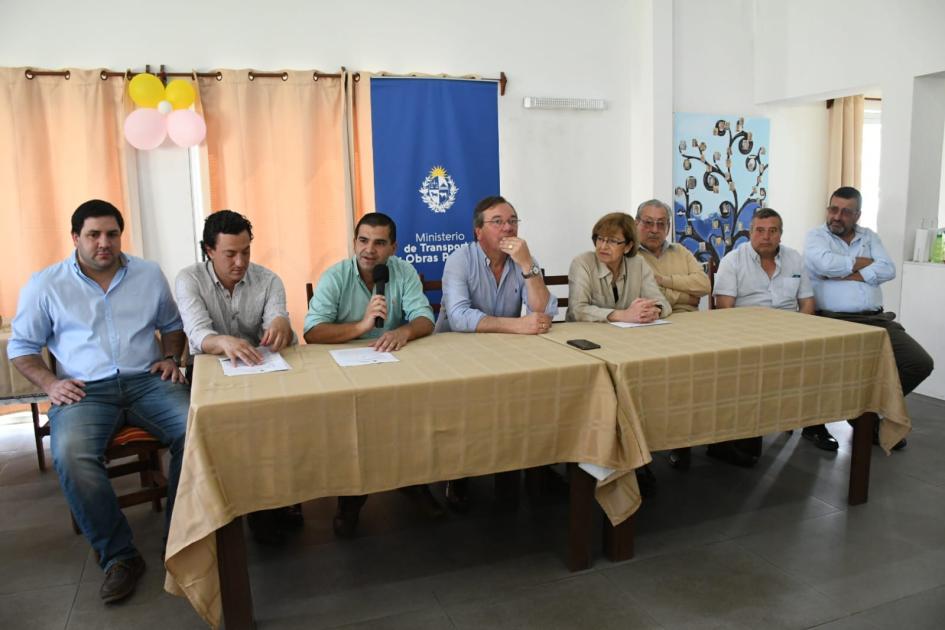 Firma de convenio social con la Asociación Civil para la integración del adulto mayor de Cerro Largo