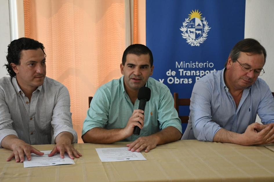 Firma de convenio social con la Asociación Civil para la integración del adulto mayor de Cerro Largo