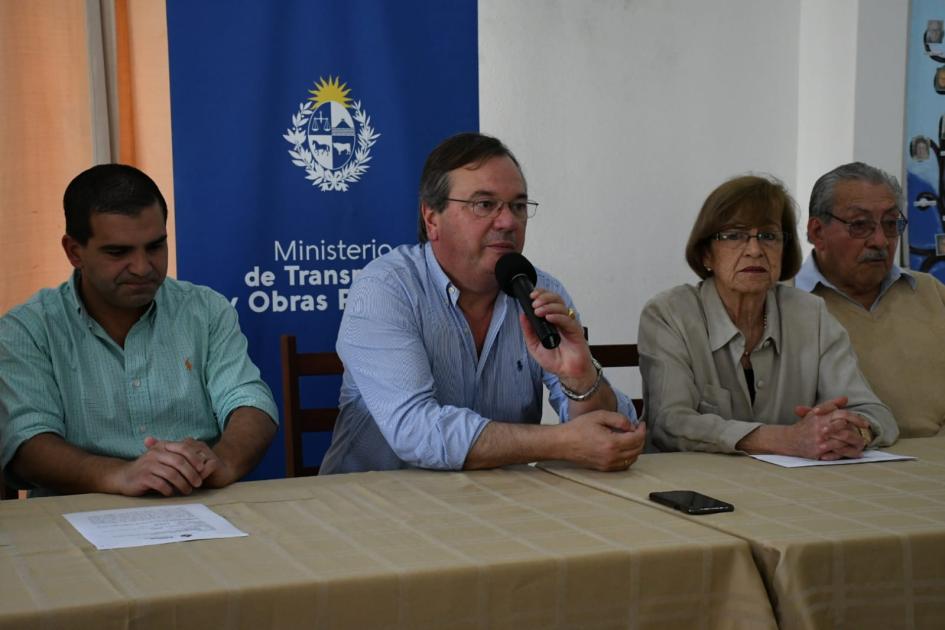 Firma de convenio social con la Asociación Civil para la integración del adulto mayor de Cerro Largo