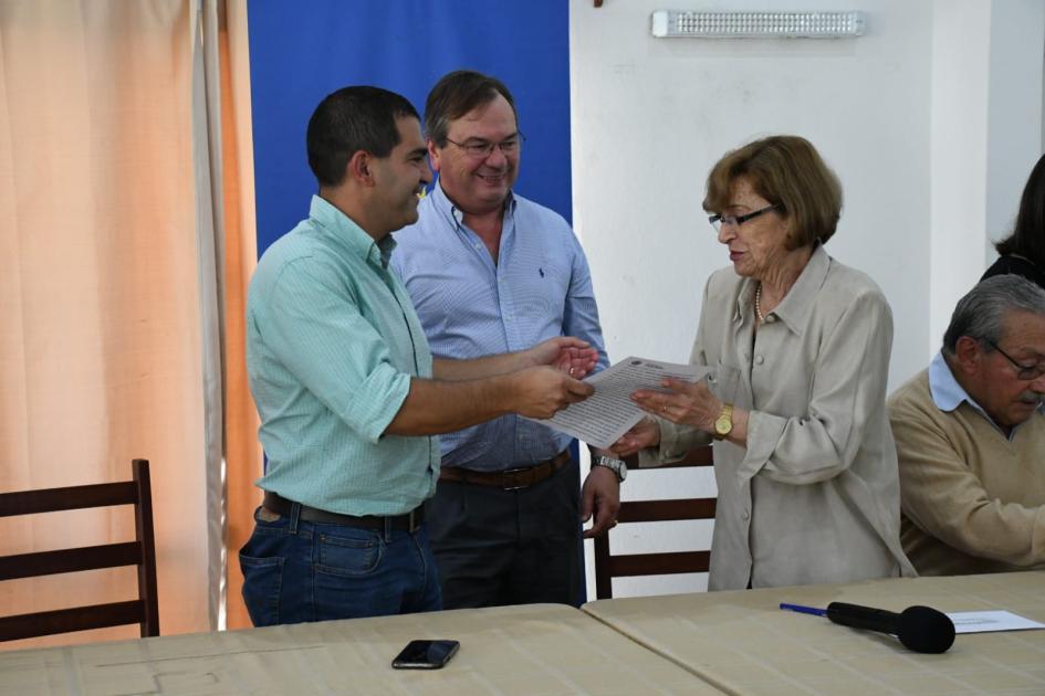 Firma de convenio social con la Asociación Civil para la integración del adulto mayor de Cerro Largo