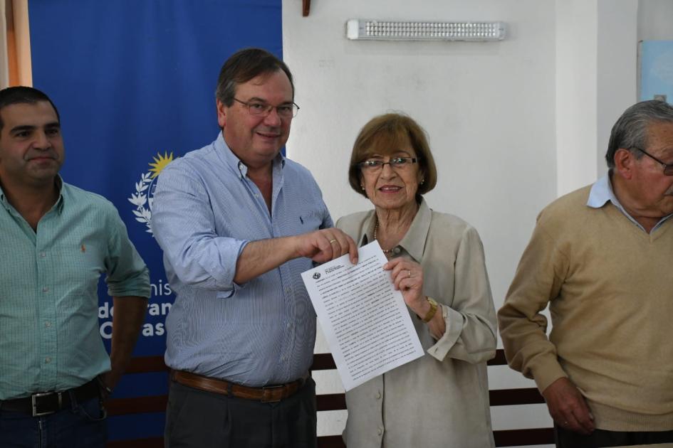 Firma de convenio social con la Asociación Civil para la integración del adulto mayor de Cerro Largo