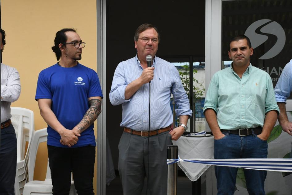 Inauguración de obras sociales en Club Picapiedras