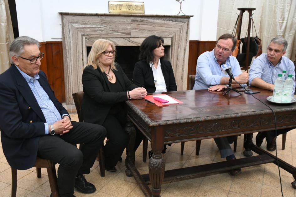 Firma de convenio con la Asociación Civil Club Centro Progreso Firma de convenio con la Asociación Civil Club Centro Progreso