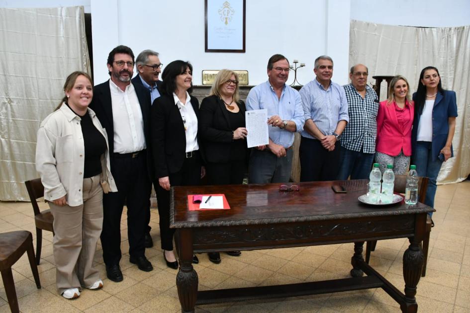 Firma de convenio con la Asociación Civil Club Centro Progreso Firma de convenio con la Asociación Civil Club Centro Progreso