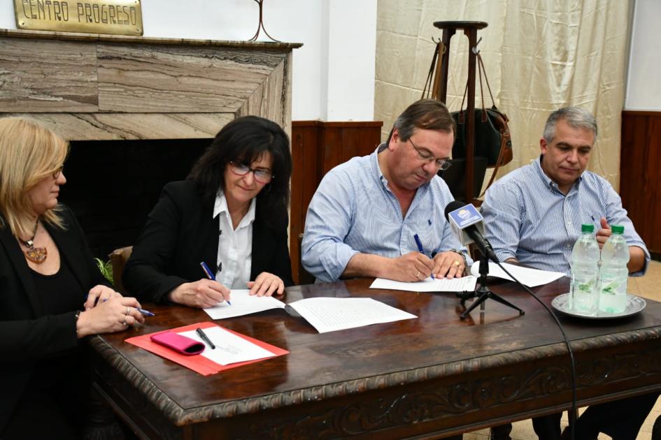 Firma de convenio con la Asociación Civil Club Centro Progreso Firma de convenio con la Asociación Civil Club Centro Progreso