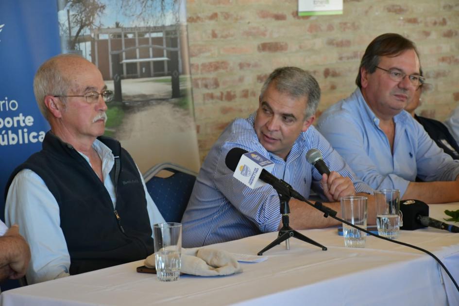Firma de convenio social en la Sociedad Fomento de Treinta y Tres, Villa Sara Firma de convenio social en la Sociedad Fomento de Treinta y Tres, Villa Sara