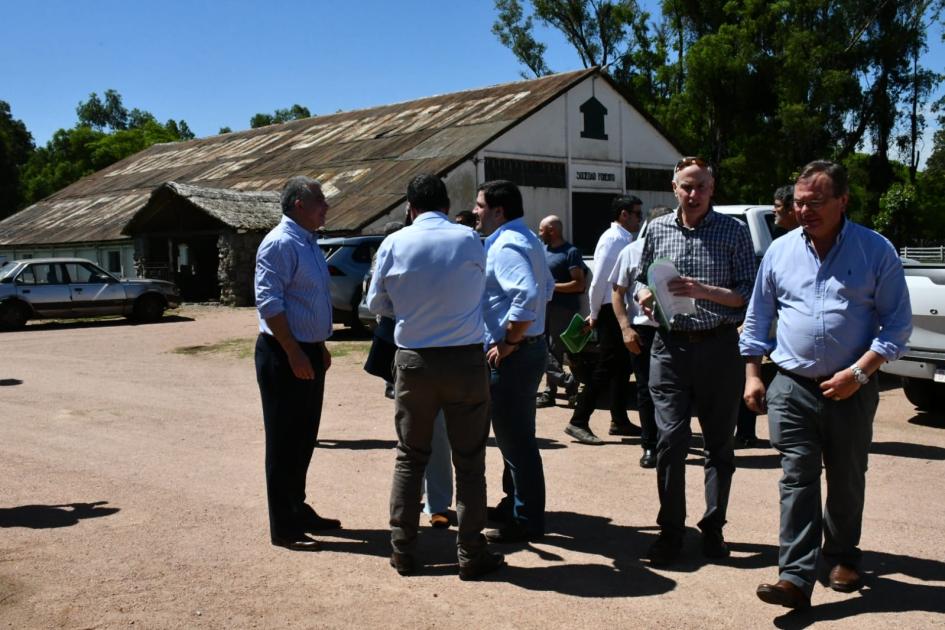 Firma de convenio social con la Sociedad Fomento Treinta y Tres