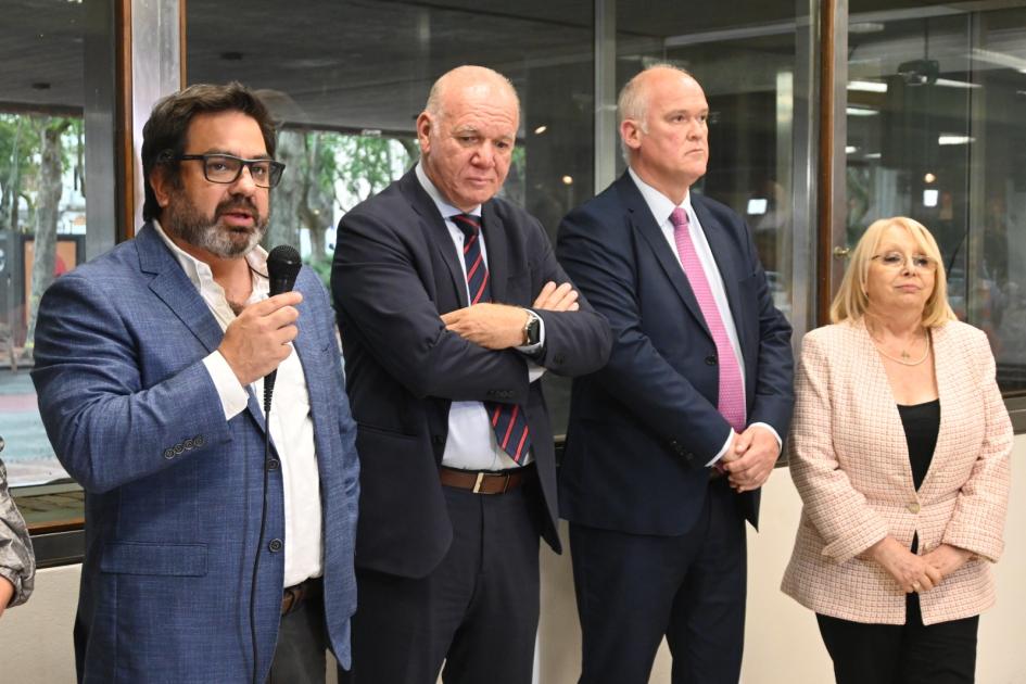 Exhibición del Premio Nacional de Artesanía en la Sala de Arte del MTOP Exhibición del Premio Nacional de Artesanía en la Sala de Arte del MTOP