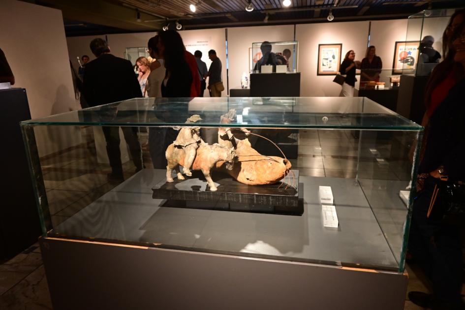 Exhibición del Premio Nacional de Artesanía en la Sala de Arte del MTOP Exhibición del Premio Nacional de Artesanía en la Sala de Arte del MTOP