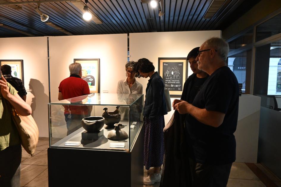 Exhibición del Premio Nacional de Artesanía en la Sala de Arte del MTOP