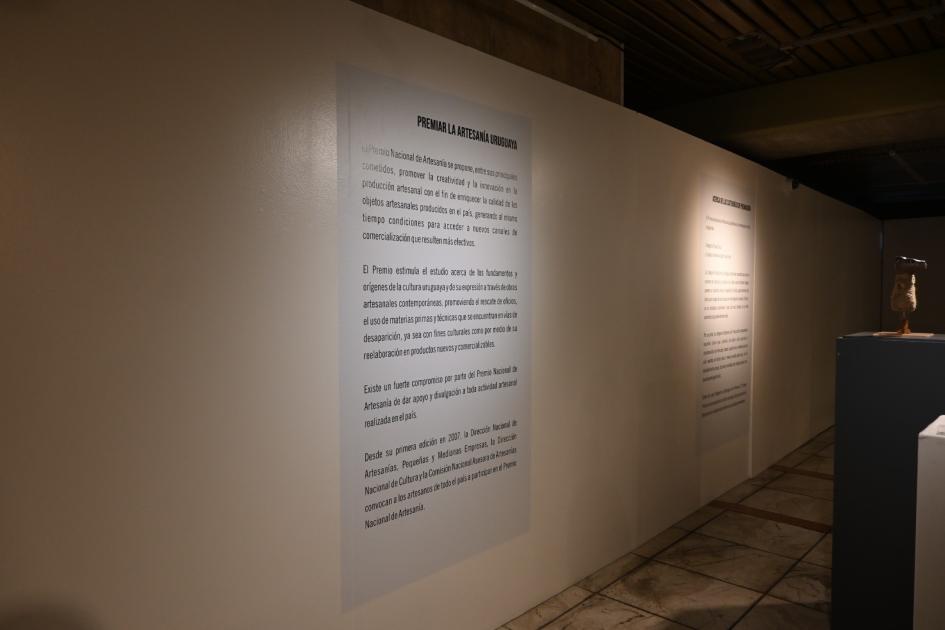 Exhibición del Premio Nacional de Artesanía en la Sala de Arte del MTOP Exhibición del Premio Nacional de Artesanía en la Sala de Arte del MTOP