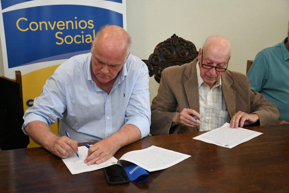 Firma de convenio social con Casa de Salto Firma de convenio social con Casa de Salto