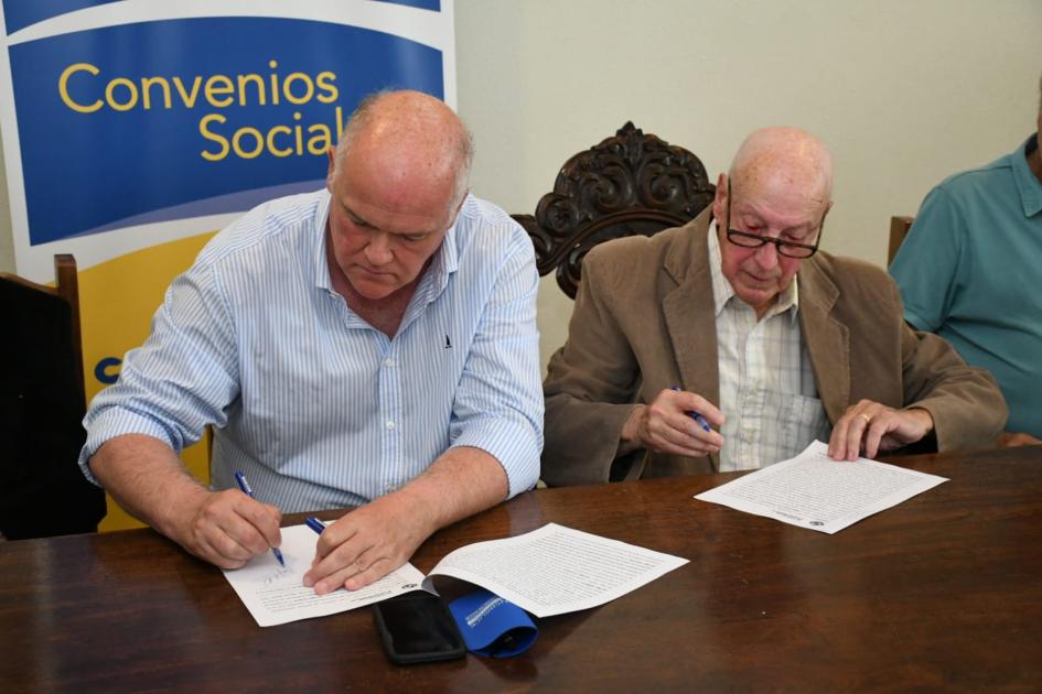 Firma de convenio social con Casa de Salto