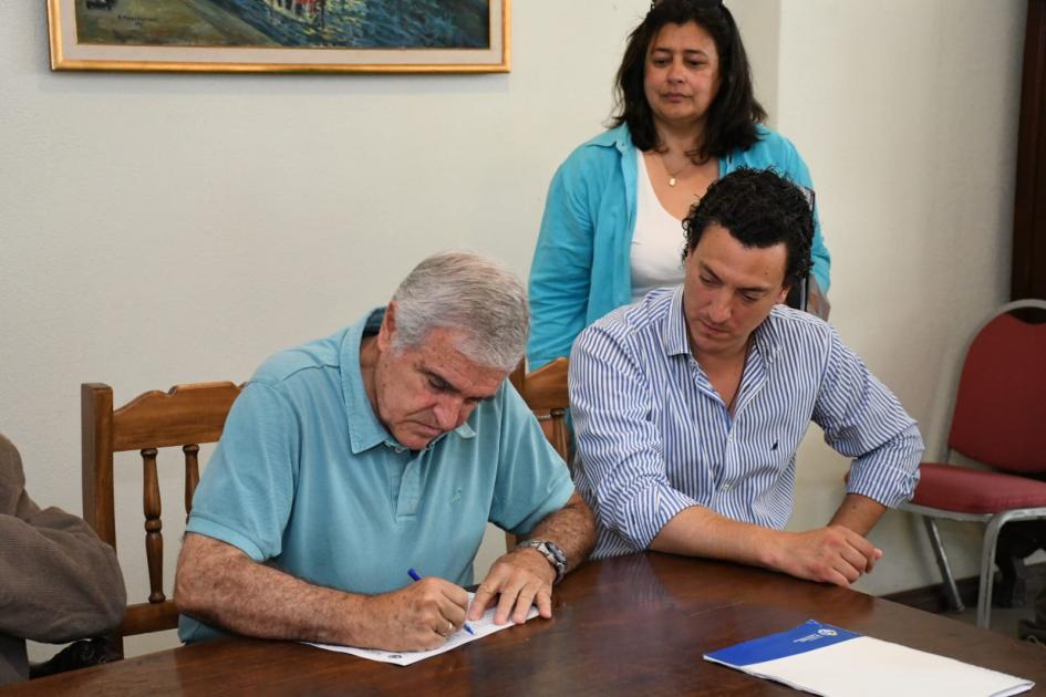 Firma de convenio social con Casa de Salto