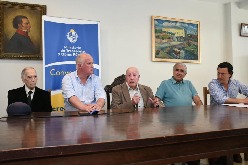 Firma de convenio social con Casa de Salto