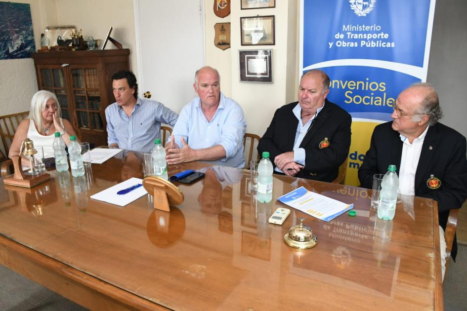 Firma de convenio social con Yacht Club Uruguayo