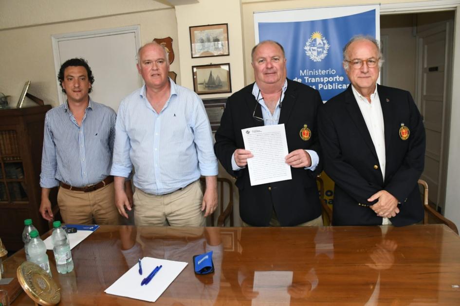 Firma de convenio social con Yacht Club Uruguayo
